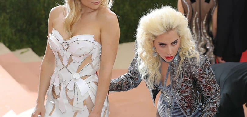 【2017 MET GALA】 是誰讓Lady Gaga 都看得出神?