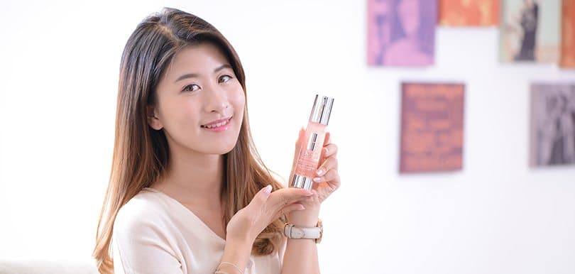 天氣乾到出細紋？秋天要保持肌膚水潤，唔只「保濕」仲要「補濕」！