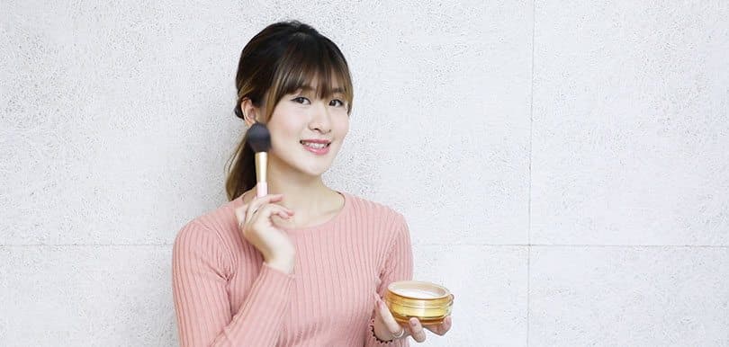 情人節必學！4大約會妝容小心機，教你避免妝感過重、粉底弄髒衣服！