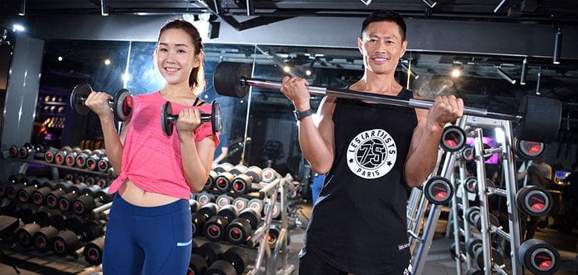 【大叔也操肌】55歲黃德斌教女仔做Gym