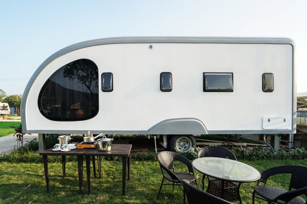 不用去外國也可以來個浪漫觀星Glamping！情侶必去 香港豪華版「觀星露營車」