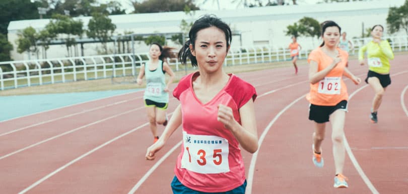 周靈山：大胸女孩的成長故事