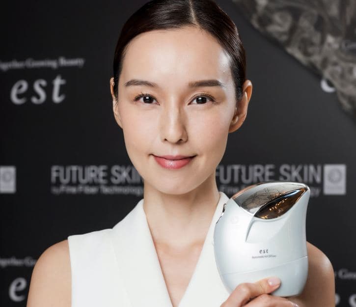 日本最矚目家用美容儀 噴出「第二層皮膚」 一機具備神奇底妝及護膚功效