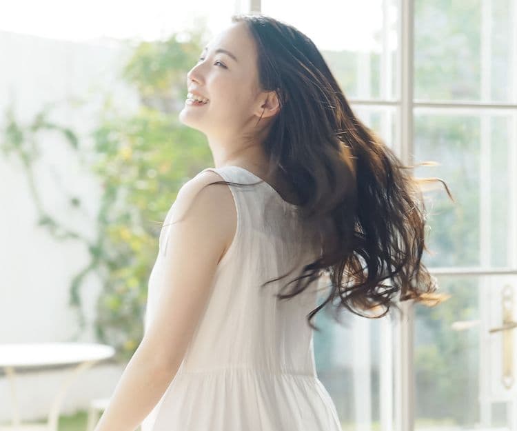 頭髮毛躁又一梳即斷？Pantene 新升級皇牌Pro-V洗護系列 10倍滲透力 「髮」自內芯強韌柔潤亮澤