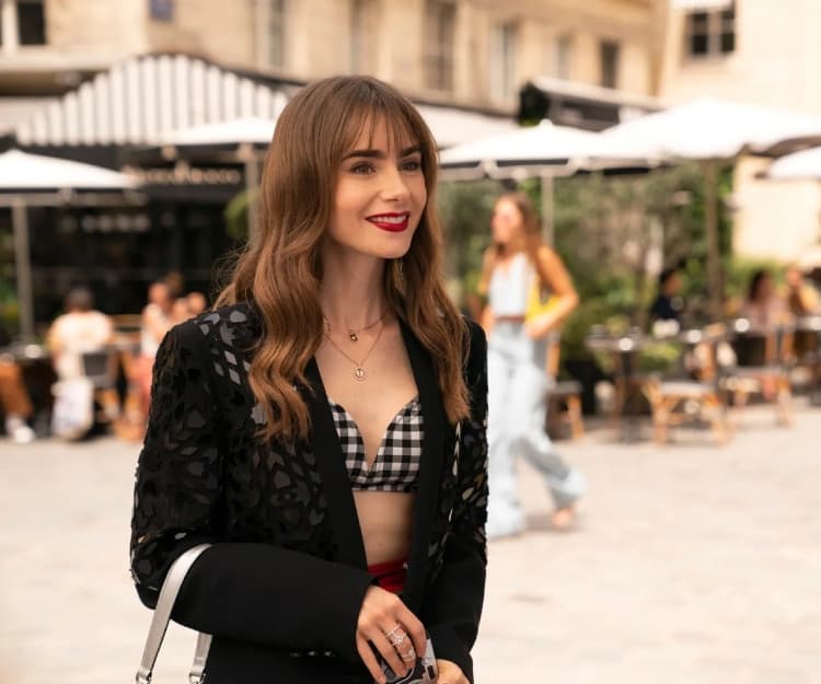《Emily in Paris》第三季4大劇情亮點率先看！極奢華土豪生活被批不切實際 Emily每年欠債高達56萬？
