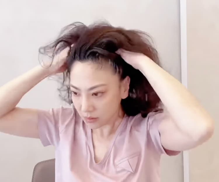台灣星級髮型師自創乾敷式洗髮秘技！解決頭臭出油 網民實測：油頭3天不洗依然清爽蓬鬆