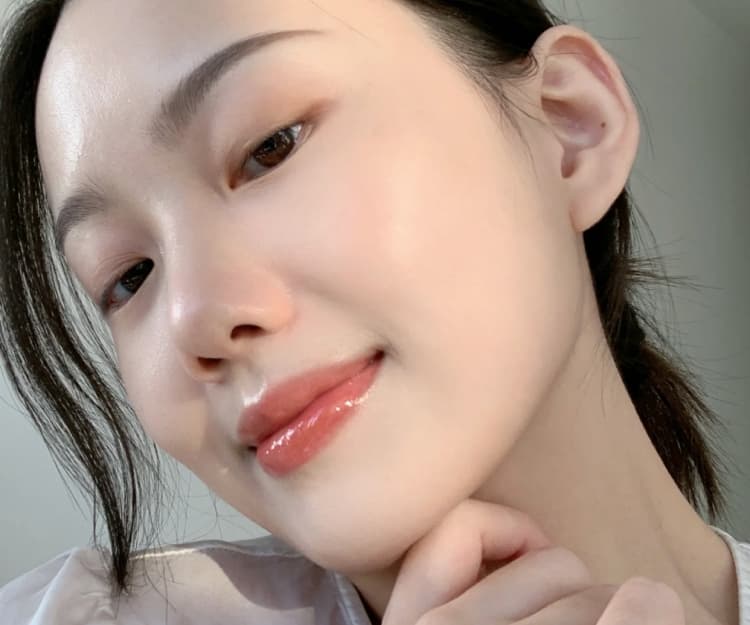 網民分享混油肌超強持久底妝法！粉底液混合XX：實測一整天不卡粉不溶妝