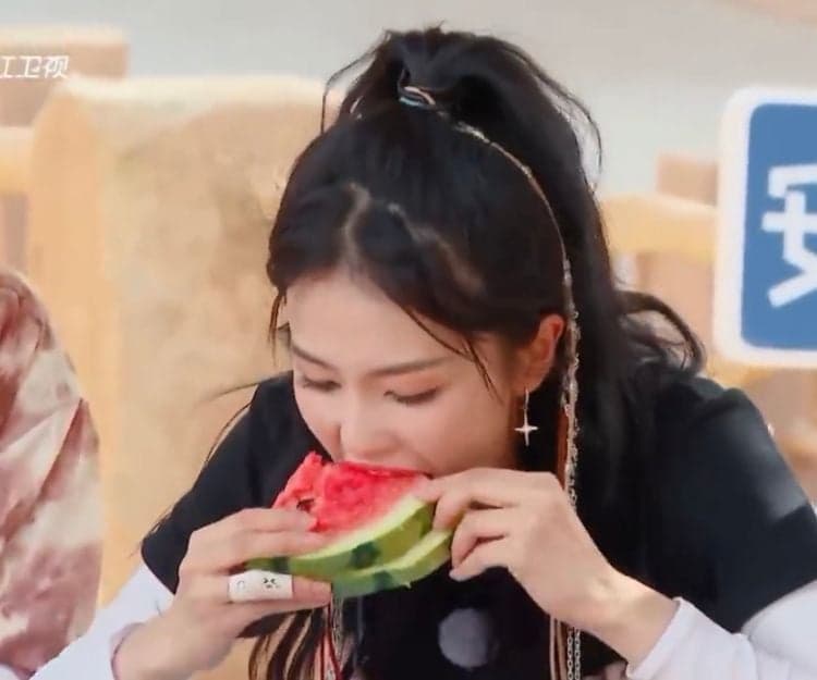 消暑方法｜食西瓜後再飲1種凍飲出事！女子全身癱軟揭1個行為引發低血鉀  4大食西瓜禁忌：1個做法西瓜含菌量激增