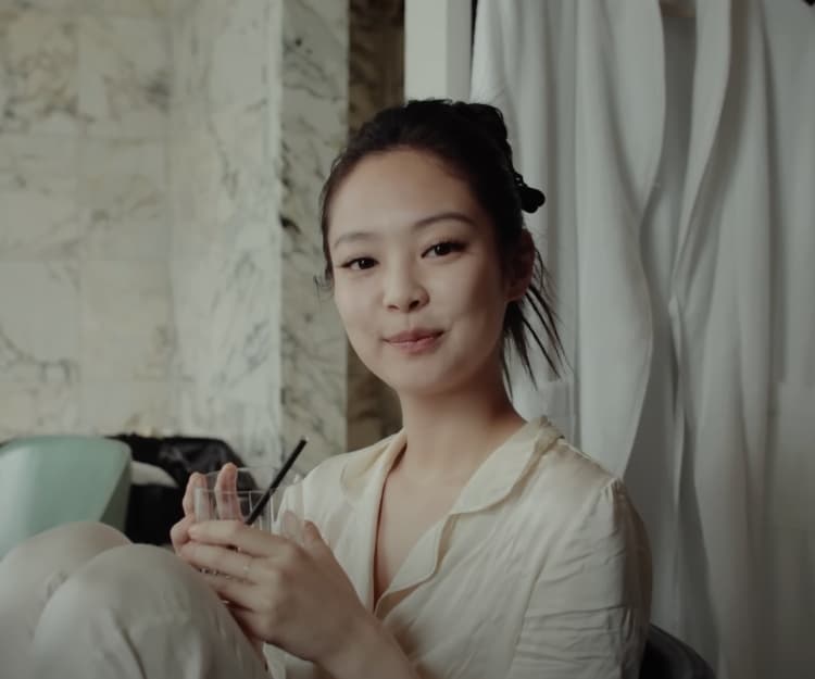 Jennie上鏡前獨門收毛孔去水腫大法曝光！3大韓女星私藏美容秘訣大公開