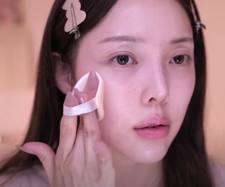 氣墊粉底推介2025｜化妝師親授氣墊粉底4大正確用法！不浮粉不脫妝關鍵全靠1招？