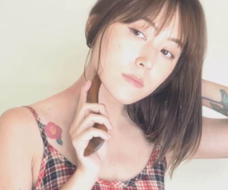 刮痧｜凍齡女神蔣雅文公開抗衰老去橙皮紋保養法！親授刮痧減肥5大步驟