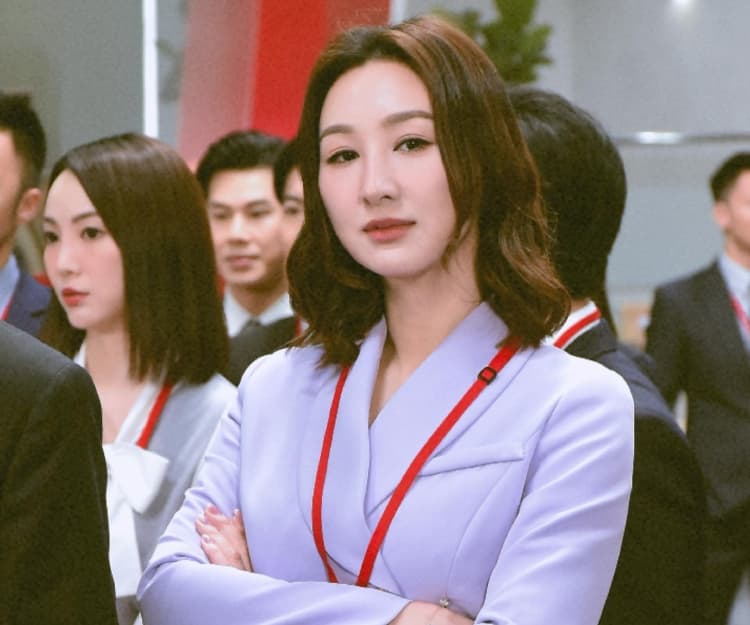 新聞女王丨高海寧親身示範許詩晴女主播妝容＋化妝技巧！網民大讚素顏樣貌像18歲