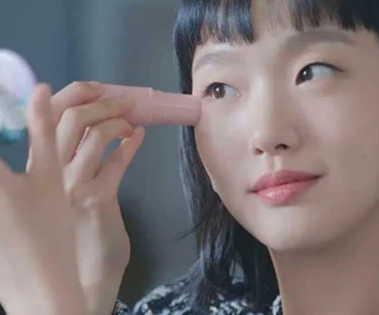 保濕棒推薦2024｜隨身攜帶的美容好物！6大萬用保養法：補妝神器＋即時保濕急救