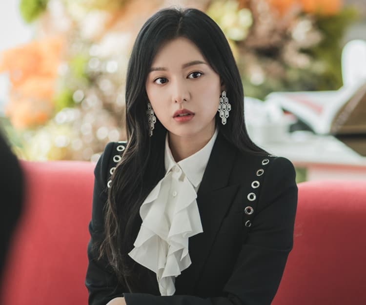 《淚之女王》金智媛再度美到令人驚艷！公開4招護膚秘訣 出道14年依舊是零毛孔美肌