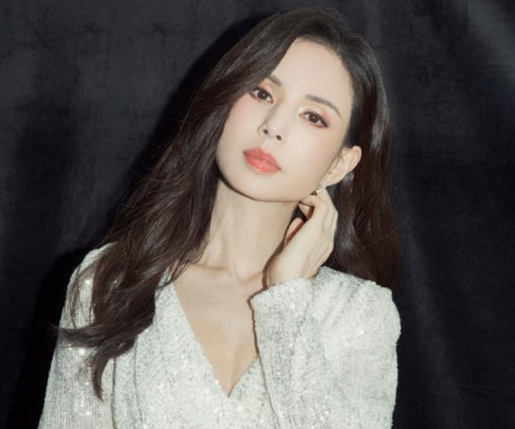 李若彤自曝曾因10年戀情患抑鬱症 自揭行屍走肉生活：1星期不刷牙不洗澡！巧遇1男星鼓勵重新振作 公開11年身材變化