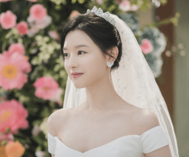《淚之女王》金智媛財閥千金8對同款名牌耳環整合！Tiffany&Co. 耳環打造冰山美人感、Cartier耳環象徵雙金CP結局？