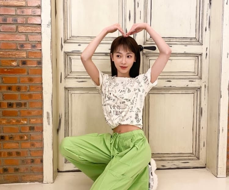 《墨雨雲間》吳謹言親授超簡易瘦手臂運動 1個月視覺瘦13磅！4招簡易動作消除贅肉蝴蝶袖、打造完美肩頸線