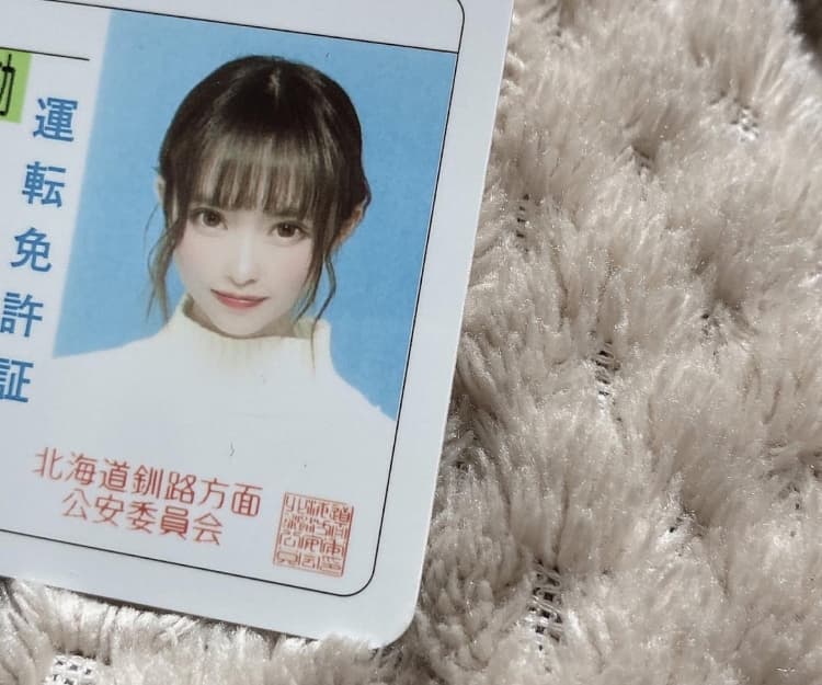 日本女生公開影證件相4大零炒車拍攝技巧！1個動作即時顯小臉？留意妝髮重點 輕易拍出最美證件照