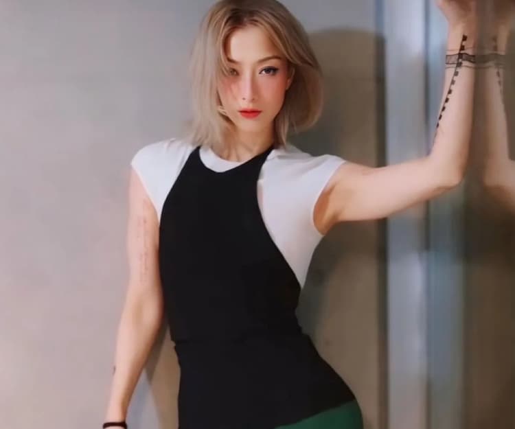 鄭秀文演唱會大騷肌肉線條美！51歲擁凍齡抗老肌及零贅肉緊實身材 被譽不老魔女 公開8招回春修身保養秘訣