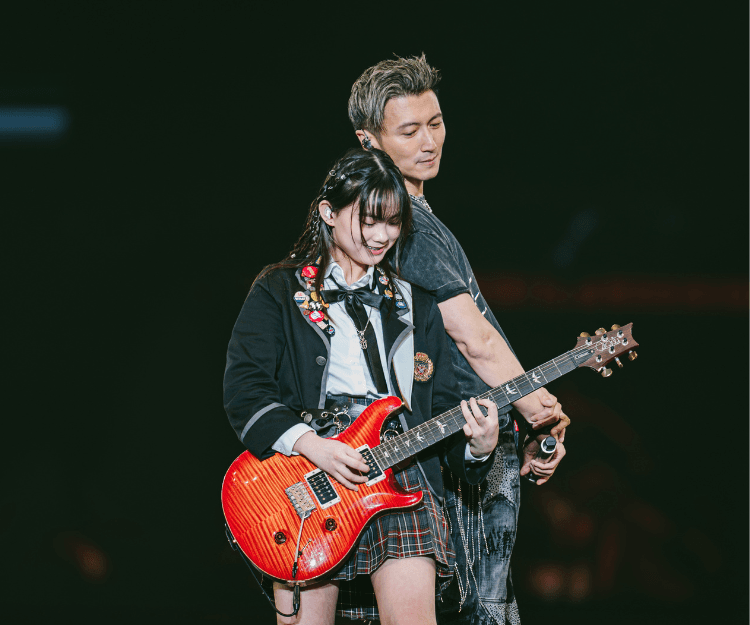 謝霆鋒演唱會17歲天才結他少女Dale爆紅！曾是港隊足球員？5件事認識音樂與運動雙棲少女