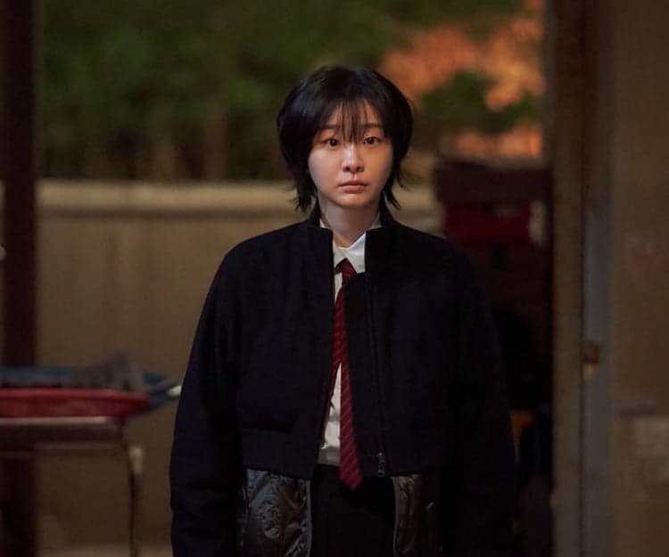 金多美《血謎拼圖》破案如同「女版柯南」！高智感清冷系妝容4大重點：單眼皮最適合低彩度煙燻眼影？