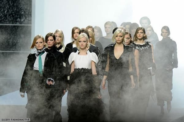 Chanel 2011FW Fashion Show