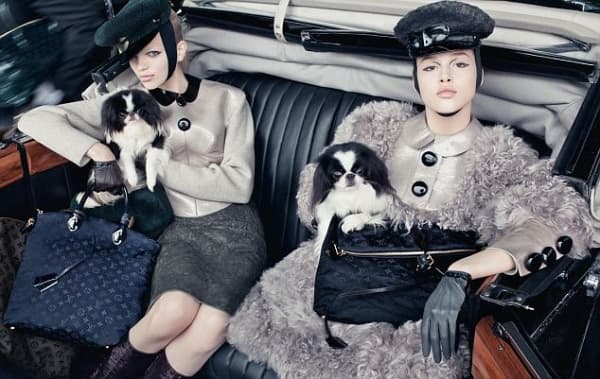 Louis Vuitton 打開車門前