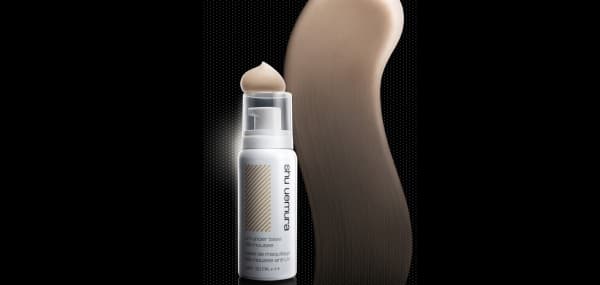 最輕盈！Shu Uemura BB底霜