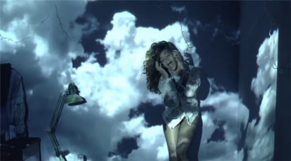 Rihanna MV 衣著大解構