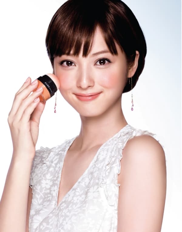 轉向甜美風！Sofina 2012 春妝新品