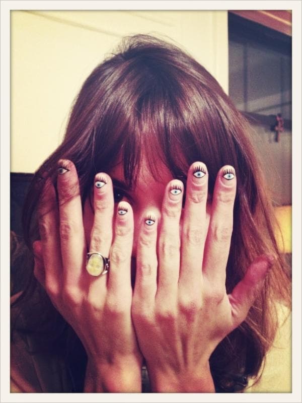 Alexa Chung 帶起甲色新潮流？