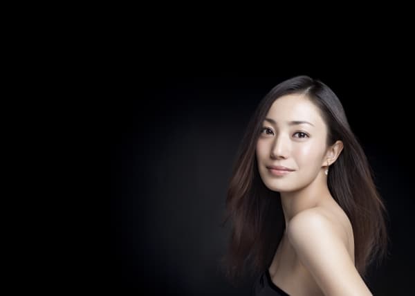 10 小時不脫妝不變色！Sofina 全新粉底