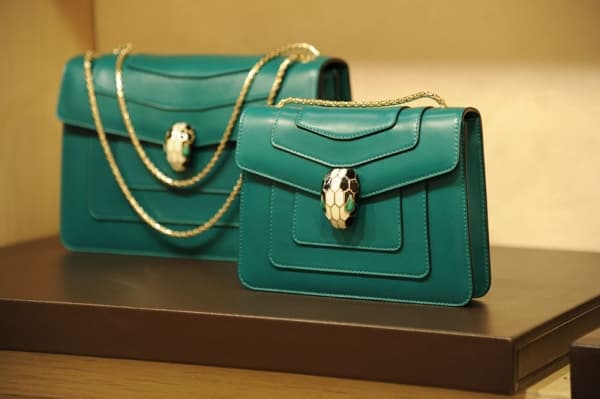 Bulgari 性感蛇首金鏈袋
