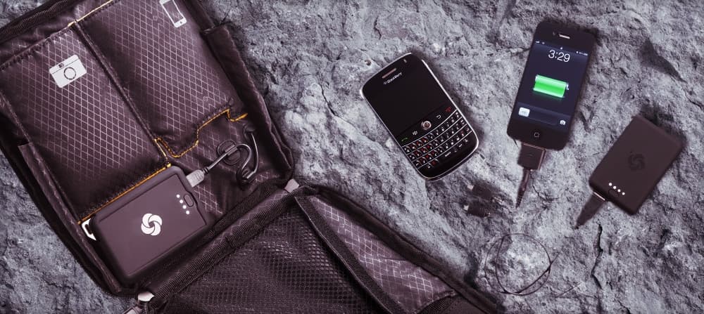 Samsonite 太陽能充電背包
