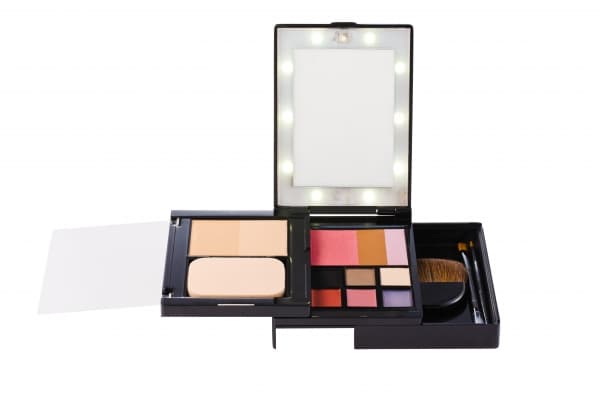 新品速報 – 夜蒲必備發光palette