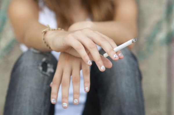 吸煙的女人