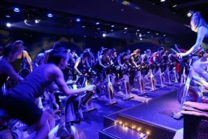 修髀罅運動！踩單車clubbing