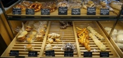 迎月路西式麵包咖啡店