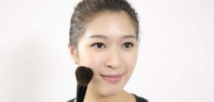 如何塗上自然胭脂妝效？