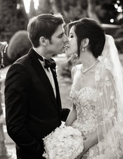 Facebook創辦人公開婚照！