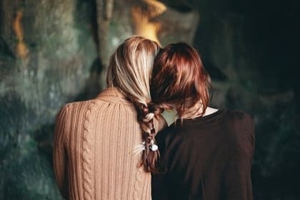 明明是女生飯局，<br/>你怎麼攜眷了？