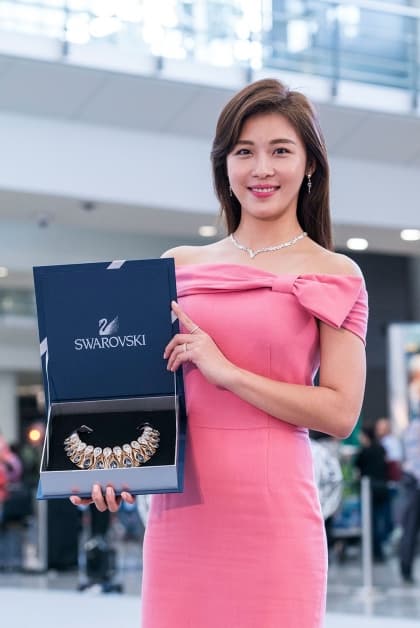河智苑閃亮襲香港機場<br>＋SWAROVSKI聖誕有禮