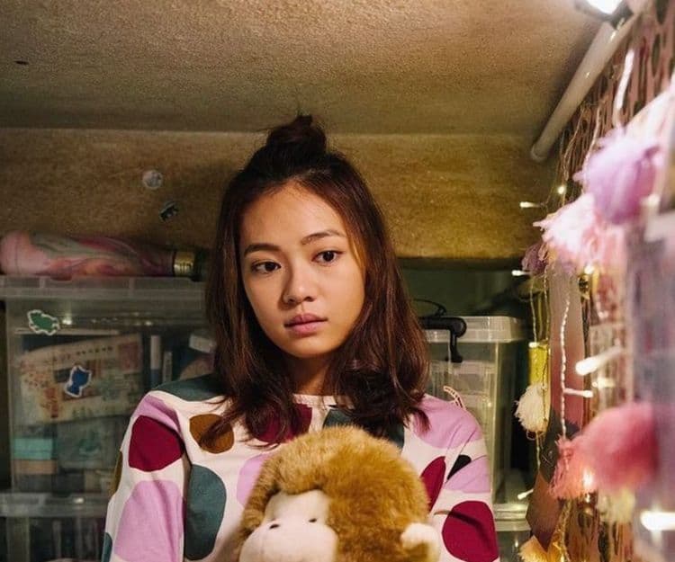 內地女$7600租香港50呎房瞓飄窗!僅住6天已發生恐怖意外!網民:同樣價錢租到海景房
