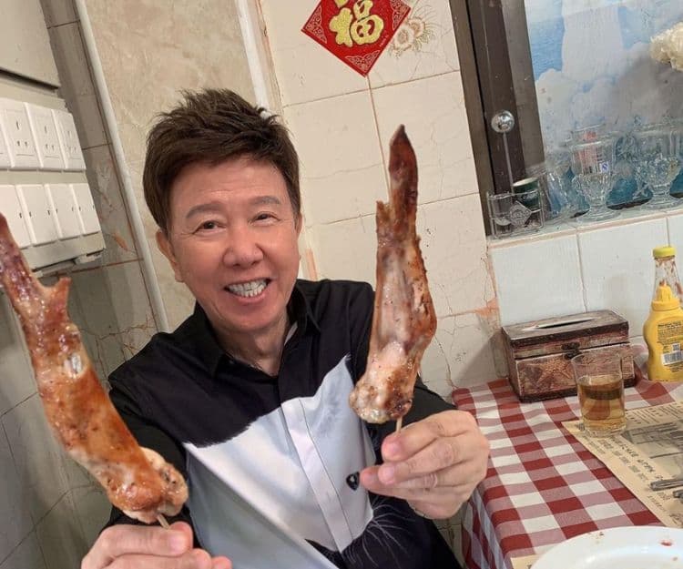 尹光被稱「光B」入圍叱咤10強挑戰MIRROR 本人表示:唔敢撼人哋係大歌星! 細數關於尹光的4件事:因AI爆紅?