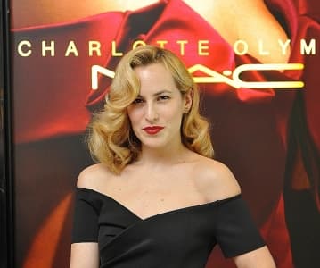 聯乘彩妝率先睇!<br>直擊Charlotte Olympia的<br>復古美學