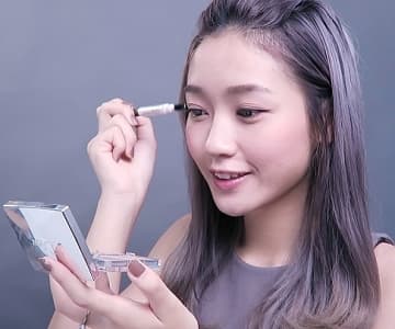 【有片】幫手袋「減磅」 眉部產品一物多用