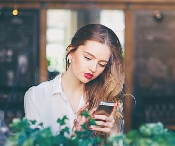 跟初戀情人在facebook再次撻著