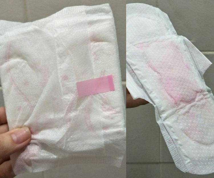網民：沒有捲好的衛生巾超嘔心！女生必學衛生巾正確丟棄捲法 不彈開不弄髒、減少異味！